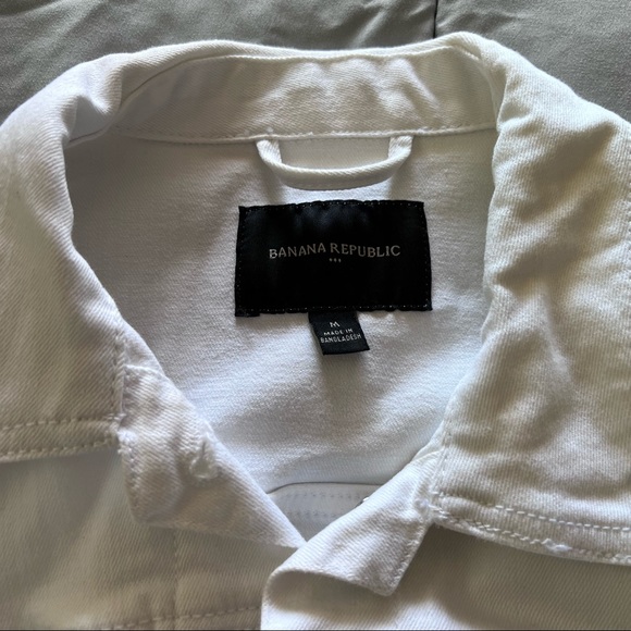 EUC White Banana Republic Jean Jacket in size Medium - Picture 4 of 14